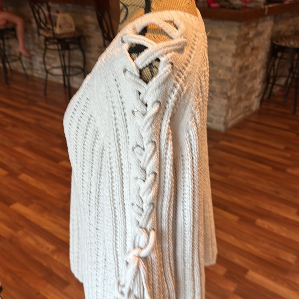 Venus size medium white v neck sweater with lace up details on sleeves - Picture 3 of 4